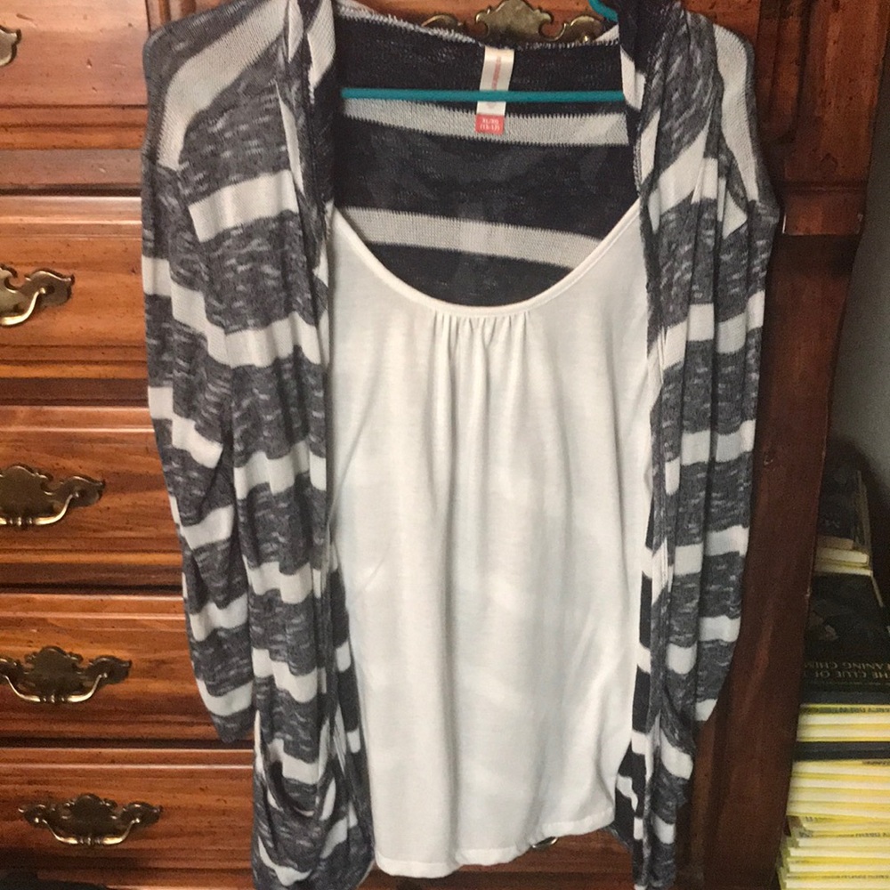Quarter sleeve top, built in under shirt with wrap